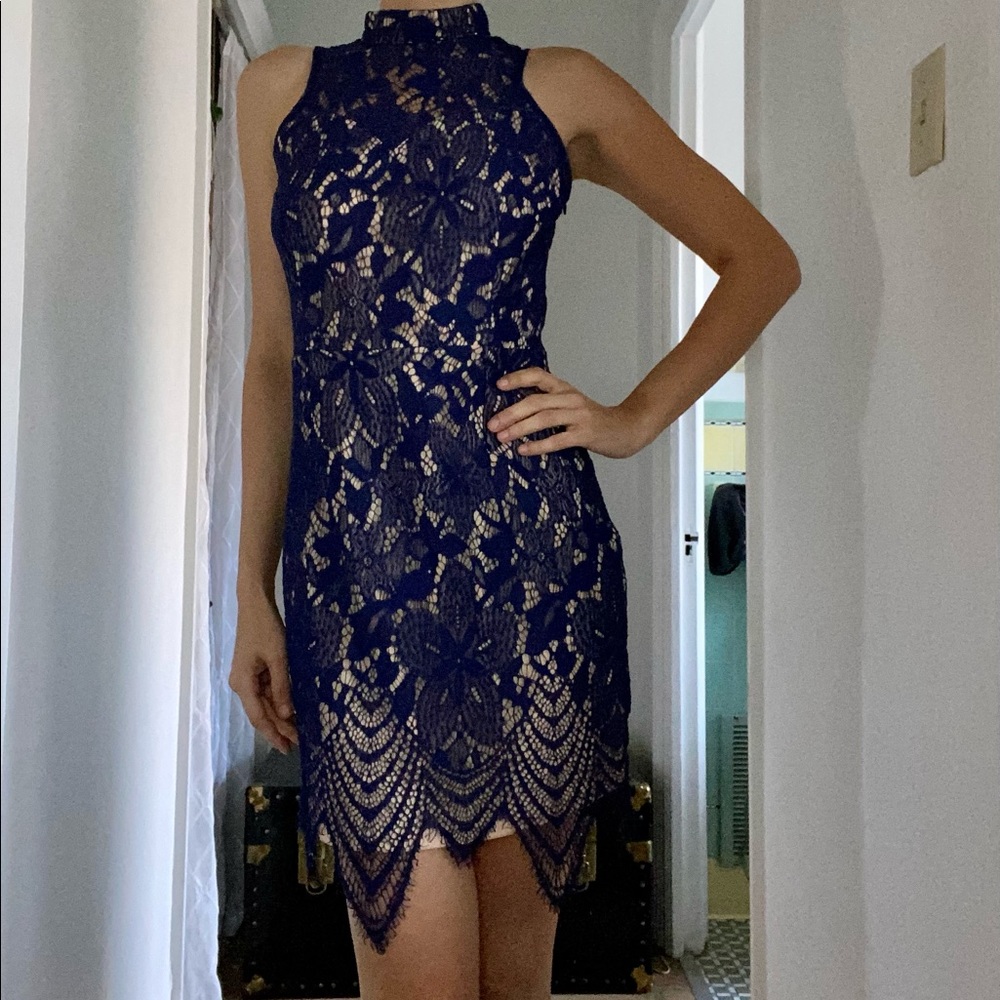 Blue sleeveless lace cocktail dress